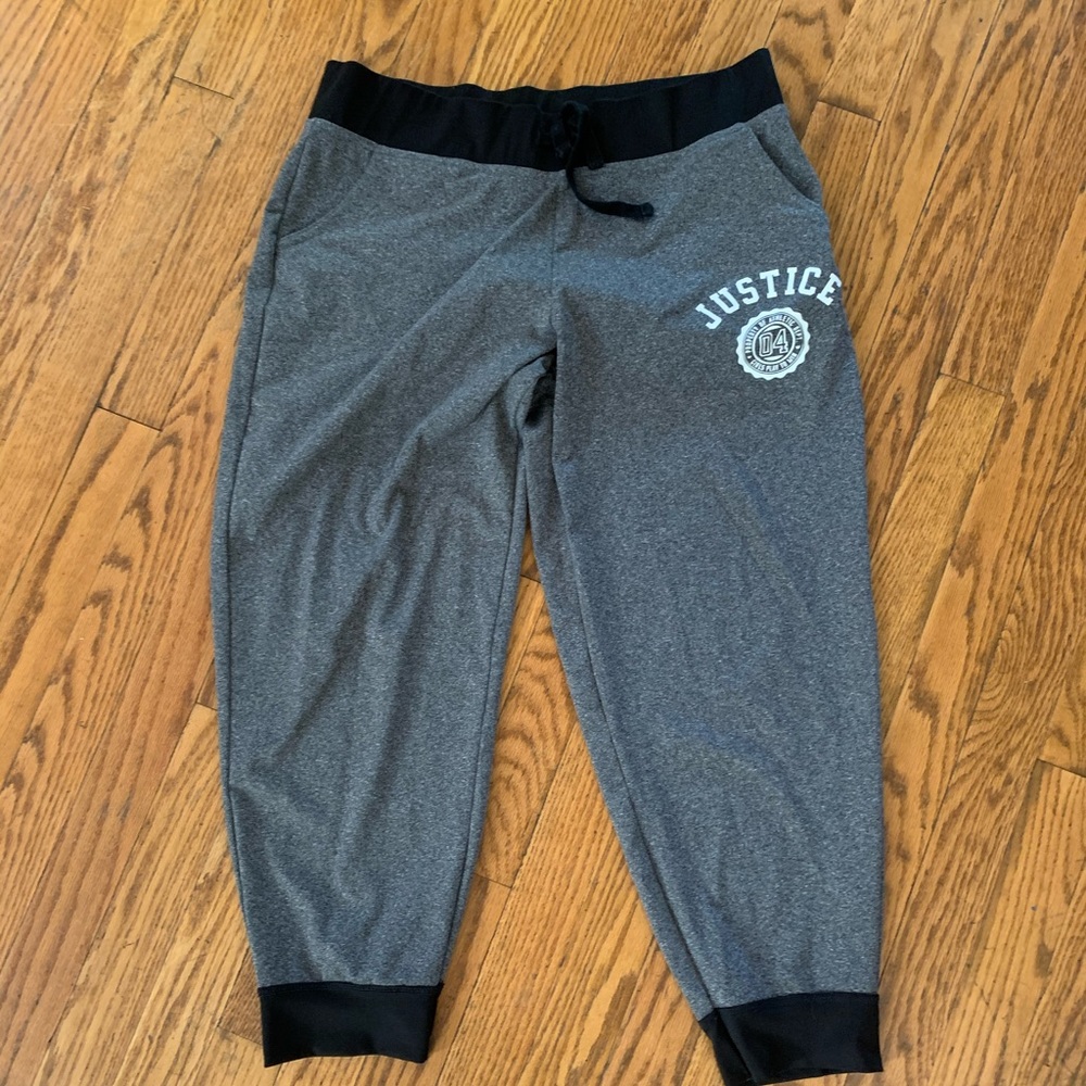 Justice joggers Capri 16plus grey with black EUC